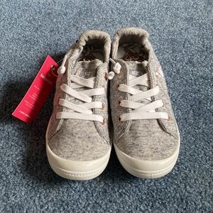Roxy Sneakers NWT